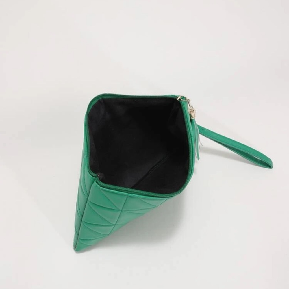 NWT Goregous Green Triangular Quilted Tassel Zipper Faux Leather Wristlet Bag - Picture 5 of 8